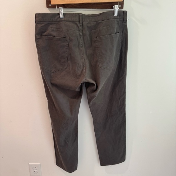 Vince Men’s Dylan 5 Pocket Slim Chino Size 36 - Picture 2 of 5
